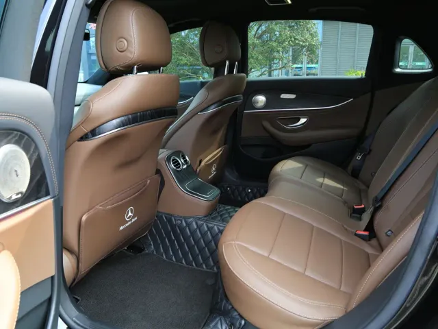 Mercedes-Benz E-Class — Фото автомобиля 18