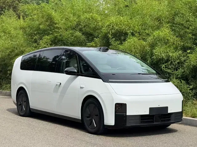 Li Auto MEGA — Фото автомобиля 3