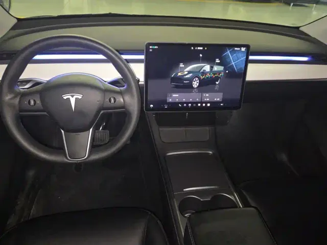 Tesla Model Y — Фото автомобиля 12