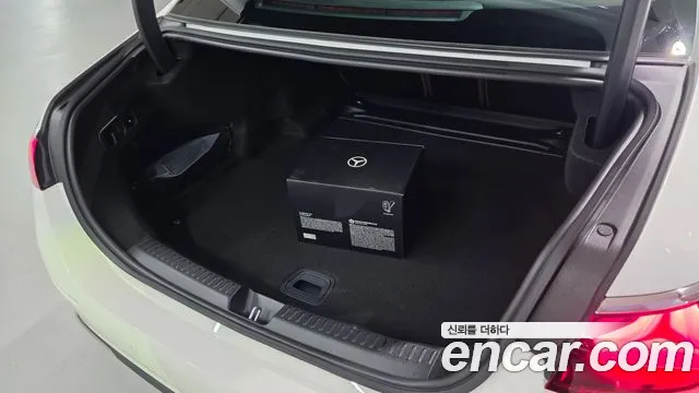 Mercedes-Benz E-Class — Фото автомобиля 3