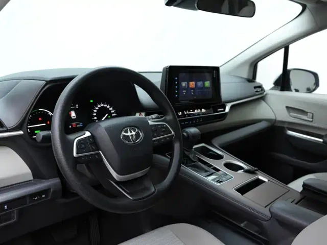 Toyota Sienna — Фото автомобиля 6