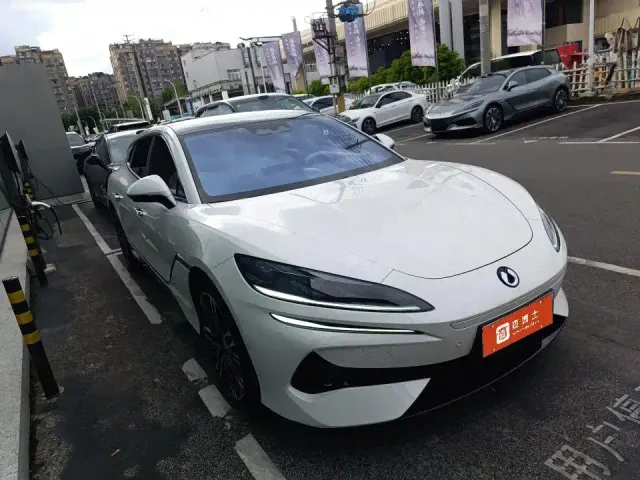 Denza Z9GT — Фото автомобиля 2