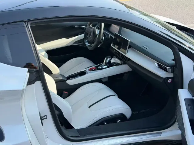 Lotus Emira — Фото автомобиля 10