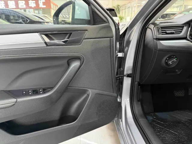 Skoda Superb — Фото автомобиля 9