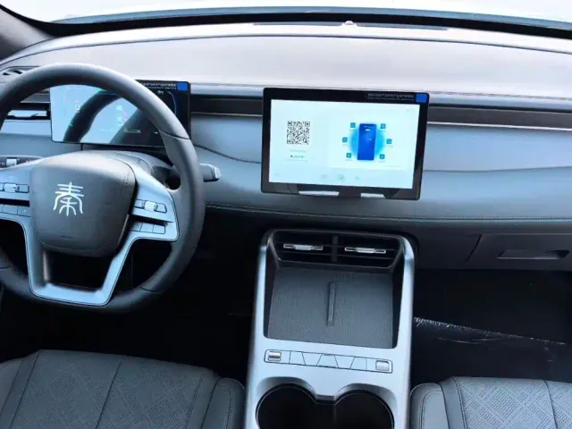 BYD Qin PLUS 2025 DM-i Smart Drive 55KM Leader — Фото автомобиля 5