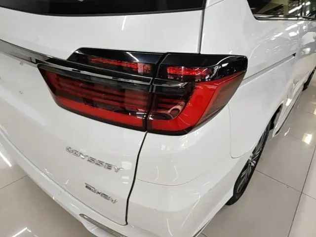 Honda Odyssey 2024 2.0L e:HEV Sharp·Comfort Edition — Фото автомобиля 7