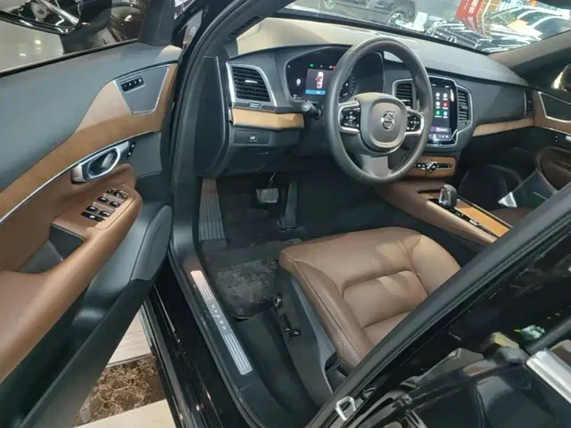 Volvo XC90 — Фото автомобиля 15