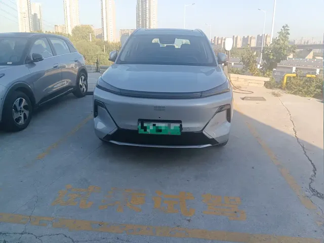 Geely Galaxy Starship 7 EM-i — Фото автомобиля 2