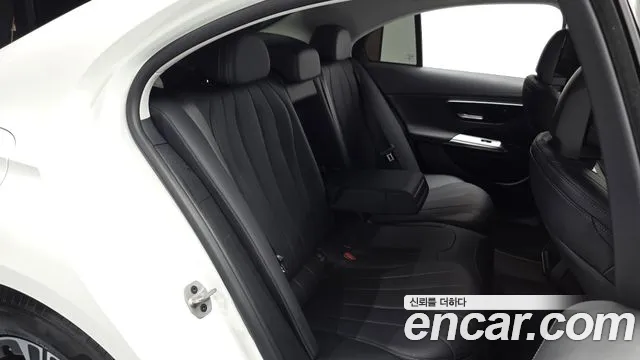 Mercedes-Benz E-Class — Фото автомобиля 11