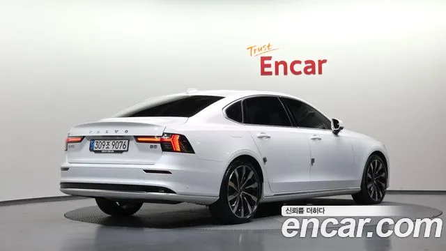 Volvo S90 — Фото автомобиля 2