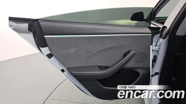 Tesla Model 3 — Фото автомобиля 13