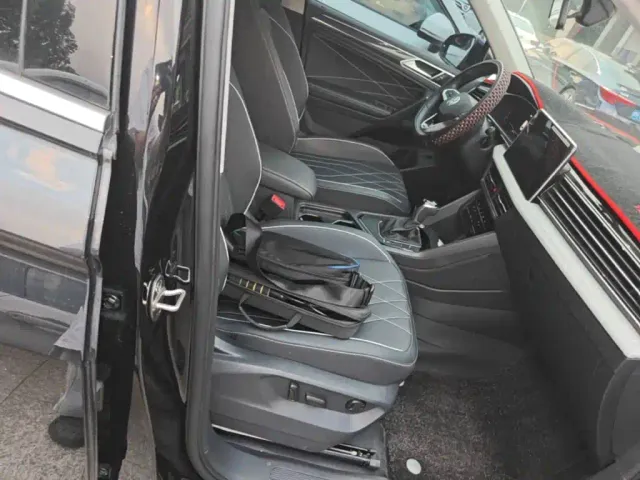 Volkswagen Tiguan L — Фото автомобиля 24