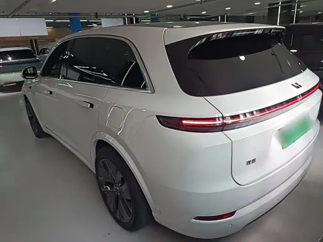 Li Auto L7 — Фото автомобиля 4