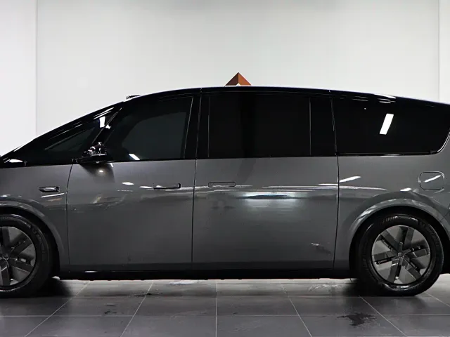 Li Auto MEGA — Фото автомобиля 7
