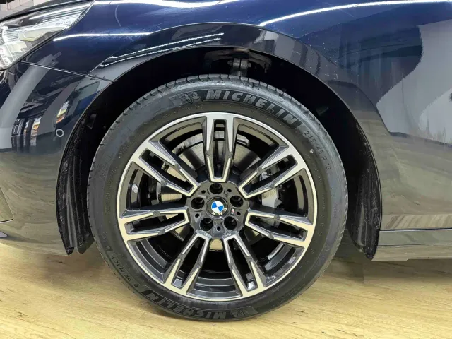 BMW 5 Series — Фото автомобиля 6