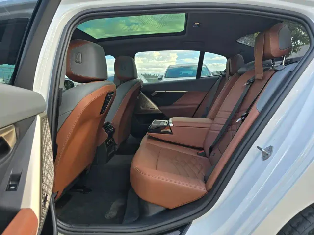 BMW 5 Series — Фото автомобиля 12