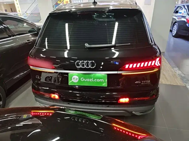 Audi Q7 — Фото автомобиля 5