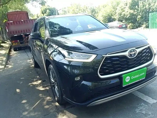 Toyota Highlander — Фото автомобиля 3