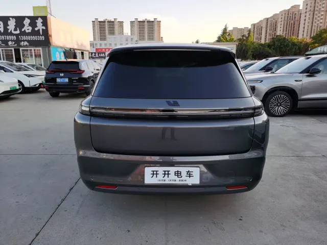 Li Auto L8 — Фото автомобиля 8