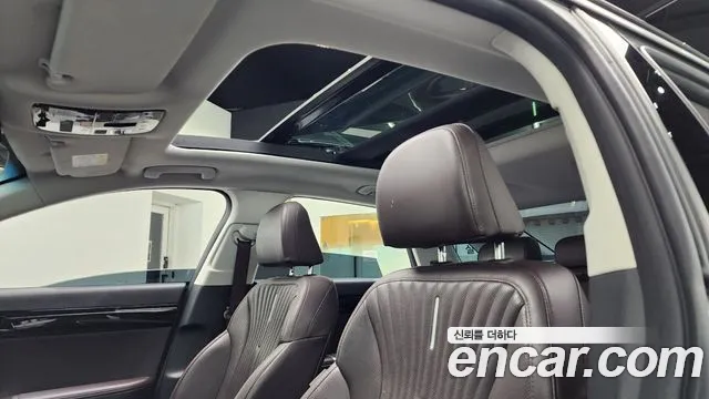Hyundai Grandeur Grandeur (GN7) 2.5 Бензин 2WD — Фото автомобиля 19