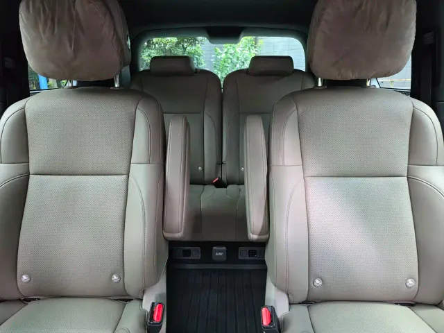 Li Auto L8 — Фото автомобиля 9