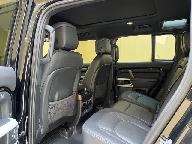 Land Rover Defender — Фото автомобиля 13