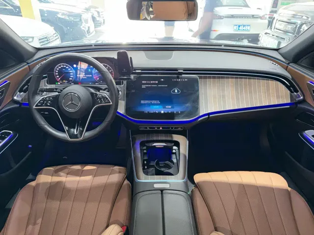 Mercedes-Benz E-Class — Фото автомобиля 14