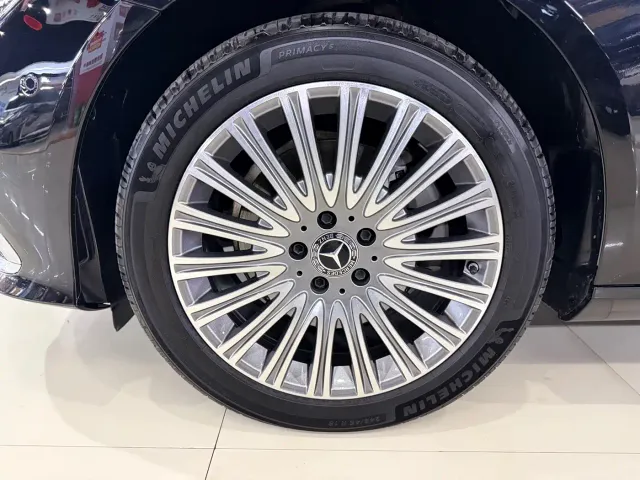 Mercedes-Benz E-Class — Фото автомобиля 5