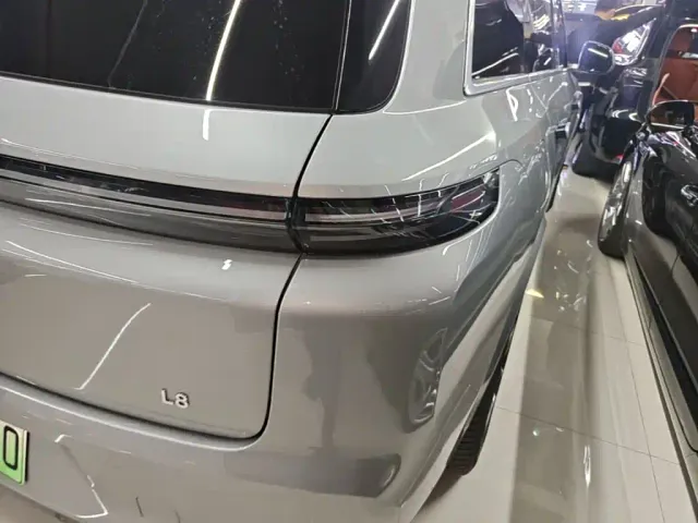 Li Auto L8 — Фото автомобиля 7