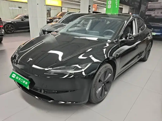 Фотография автомобиля — Tesla Model 3