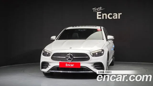 Mercedes-Benz E-Class — Фото автомобиля 3