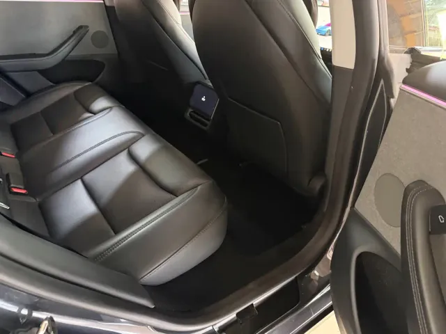 Tesla Model 3 — Фото автомобиля 6