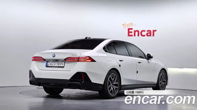 BMW 5-Series — Фото автомобиля 2