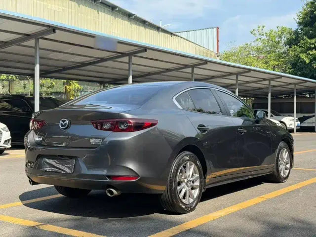 Mazda Axela — Фото автомобиля 6