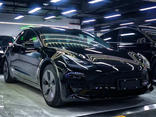 Tesla Model 3 — Фото автомобиля 3