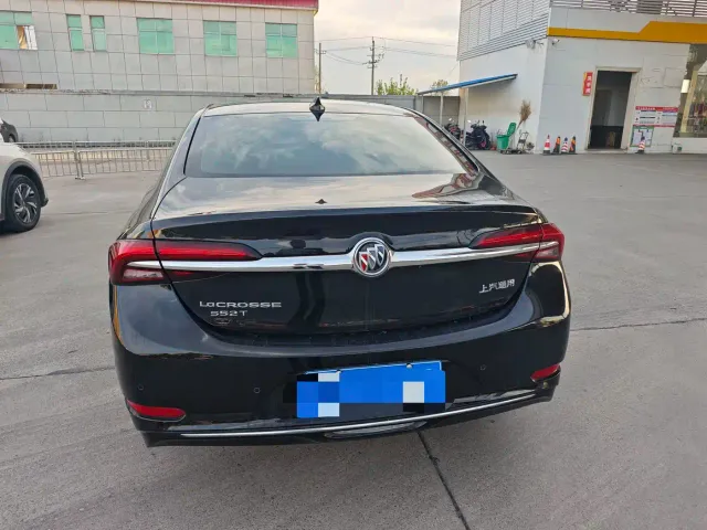 Buick LaCrosse — Фото автомобиля 2