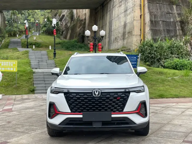 Changan CS35 Plus — Фото автомобиля 2