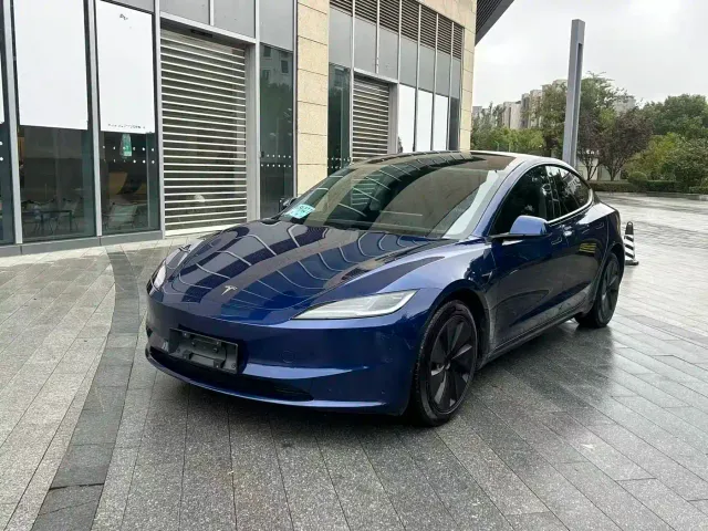 Фотография автомобиля — Tesla Model 3