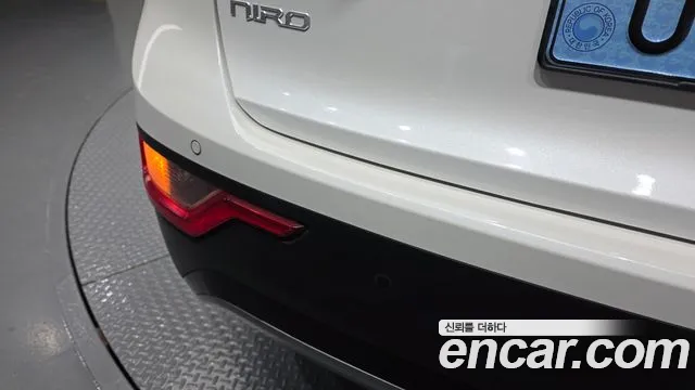 Kia Niro — Фото автомобиля 30