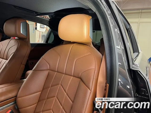 BMW 7-Series — Фото автомобиля 4