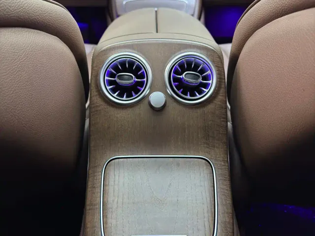 Mercedes-Benz E-Class — Фото автомобиля 12