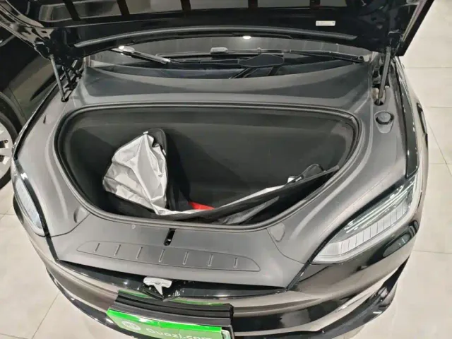 Tesla Model X — Фото автомобиля 19