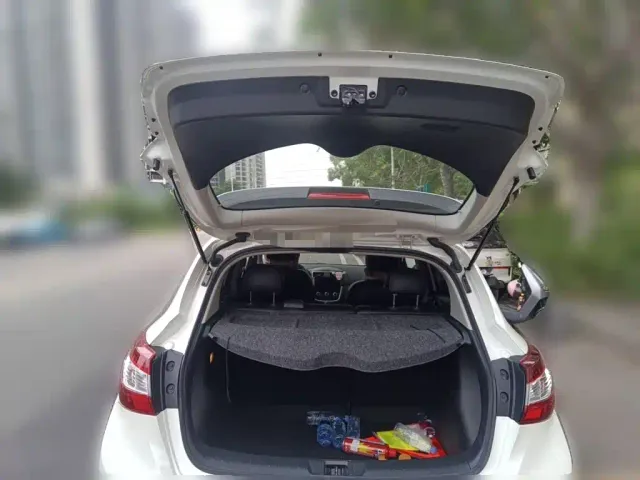 Nissan Tiida — Фото автомобиля 9