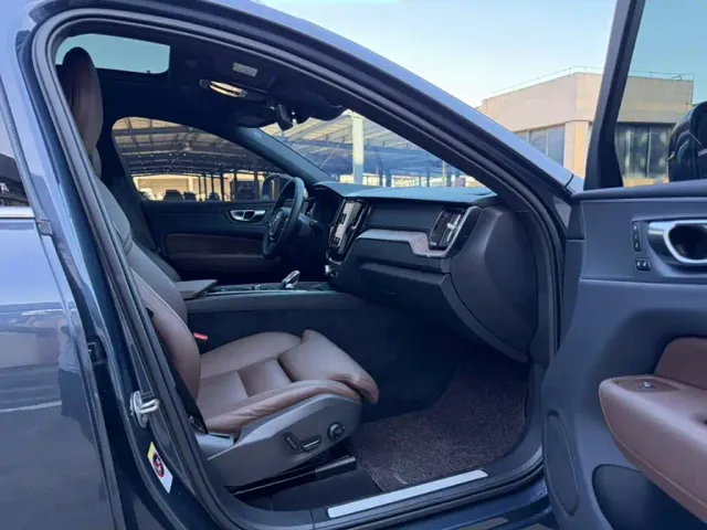 Volvo XC60 — Фото автомобиля 21