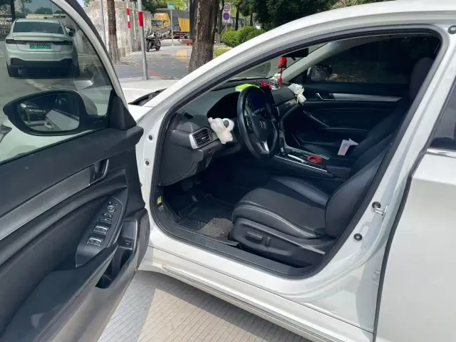 Honda Accord — Фото автомобиля 5
