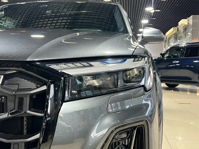 Audi SQ7 — Фото автомобиля 8