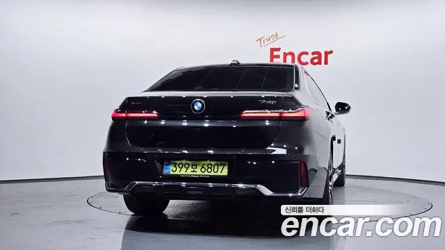 BMW 7-Series 7 серия (G70) 740i xDrive M Sport — Фото автомобиля 4