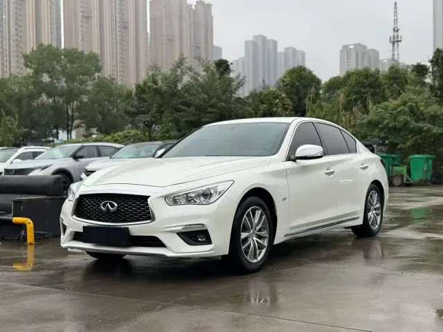 Фотография автомобиля — Infiniti Q50L