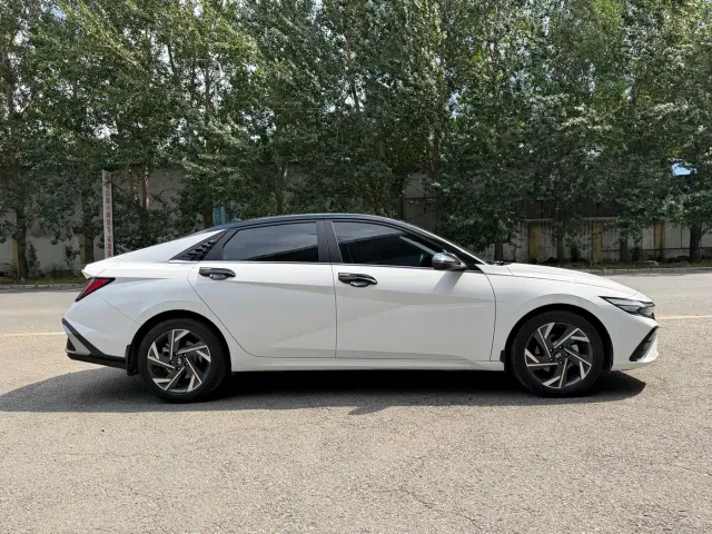 Hyundai Elantra — Фото автомобиля 4