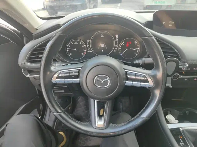 Mazda Axela — Фото автомобиля 10